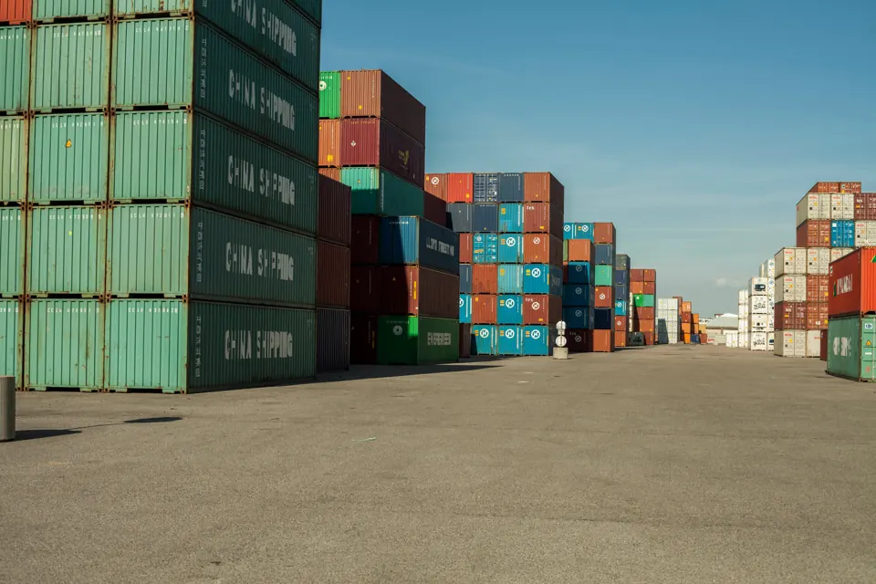 Containers — photograph by Antonin Sgambato (2/6)