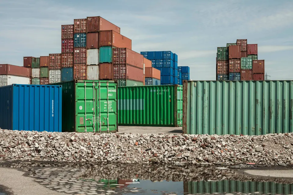 Containers — photograph by Antonin Sgambato (5/6)