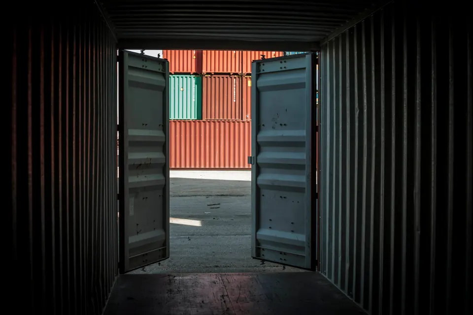 Containers — photograph by Antonin Sgambato (6/6)
